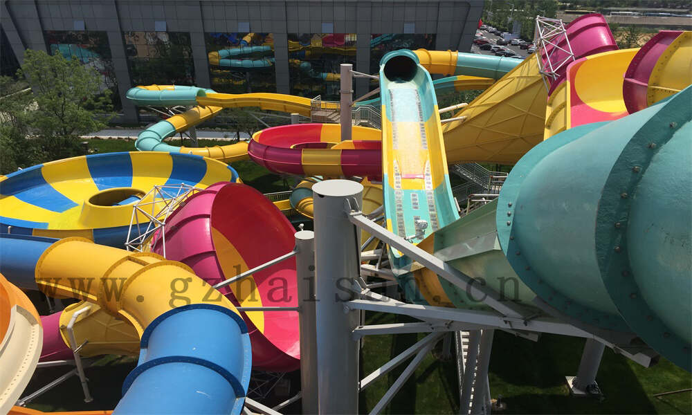 如何策划水上乐园的节日和特别活动？