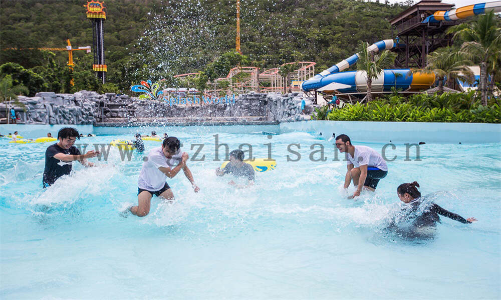 喇叭水滑梯尖叫狂欢，湿身挑战快感无限