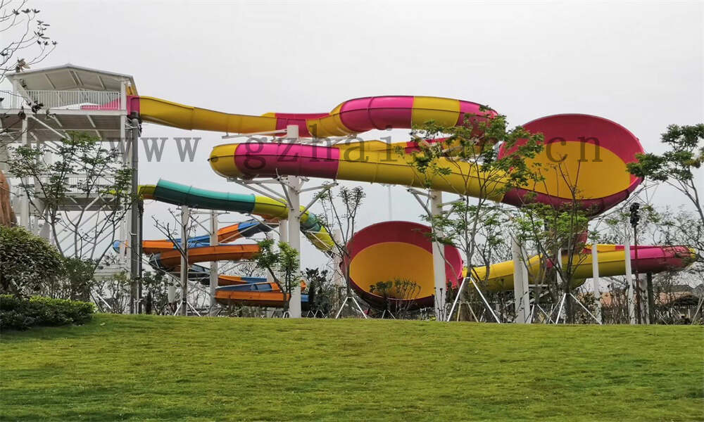 水上乐园的游客流动和排队管理如何优化？