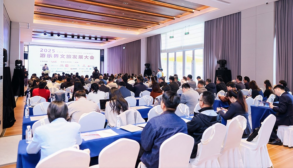 科技铸就非凡体验，专业成就行业标杆——PA旗舰厅游乐荣膺2025金冠奖“杰出水滑道设备奖”