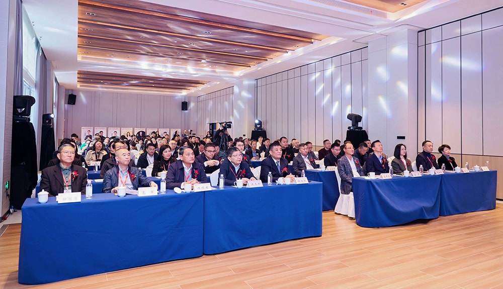 科技铸就非凡体验，专业成就行业标杆——PA旗舰厅游乐荣膺2025金冠奖“杰出水滑道设备奖”