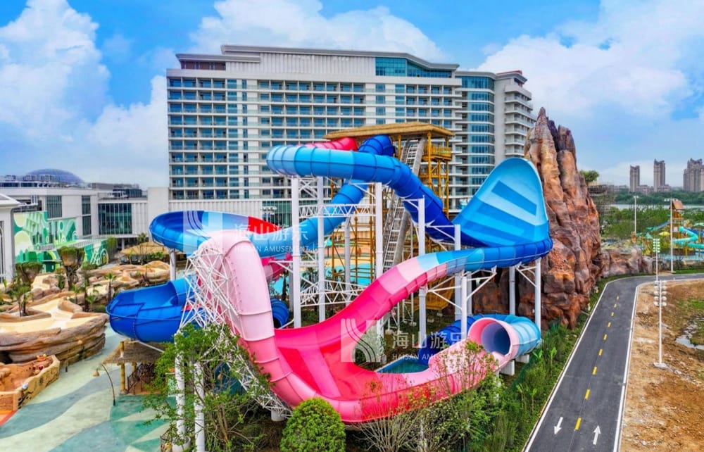 双重风暴，极致竞速——星际盘旋+巨浪翻滚组合引爆水乐园刺激体验