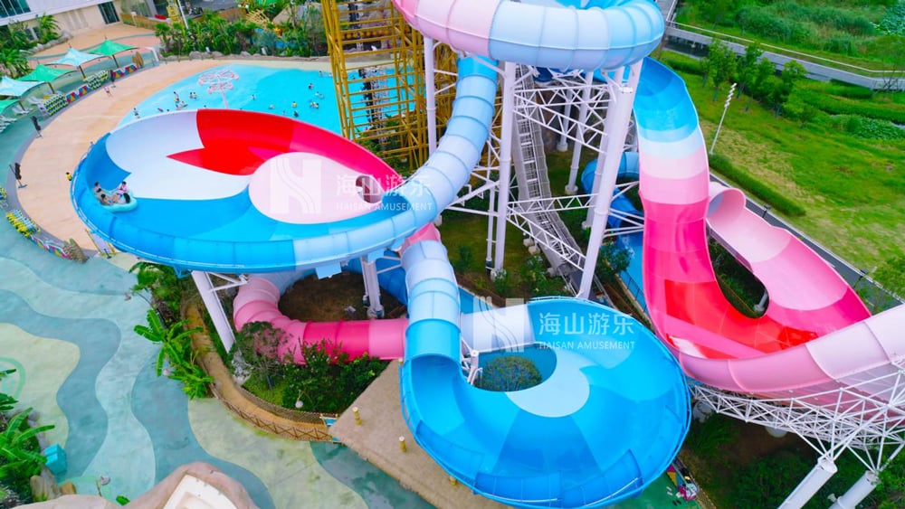 双重风暴，极致竞速——星际盘旋+巨浪翻滚组合引爆水乐园刺激体验